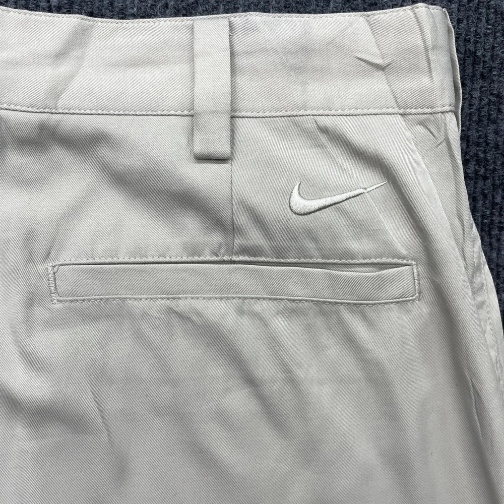 Nike Golf Dri-FIT Shorts Mens Size 30 Tan Khaki Flat Front Stretch Performance